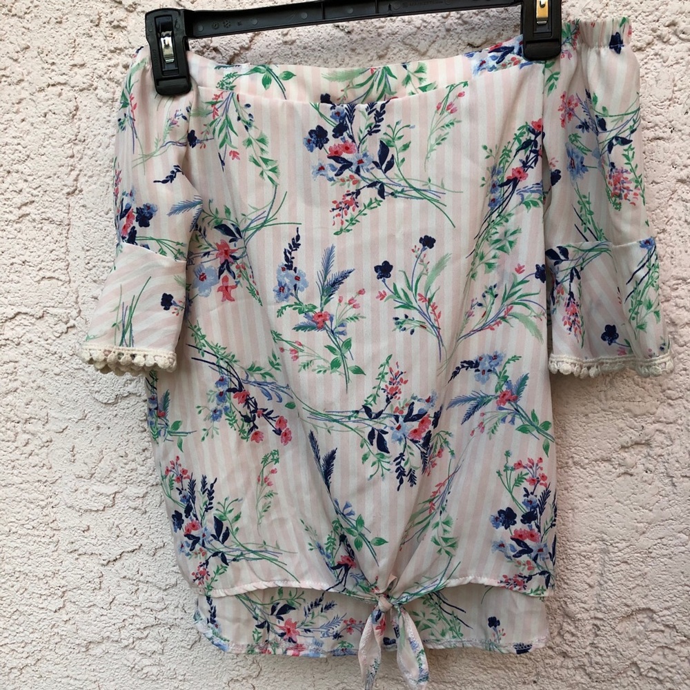 💥2/12💥Magenta Off Shoulder Floral Sheer Blouse